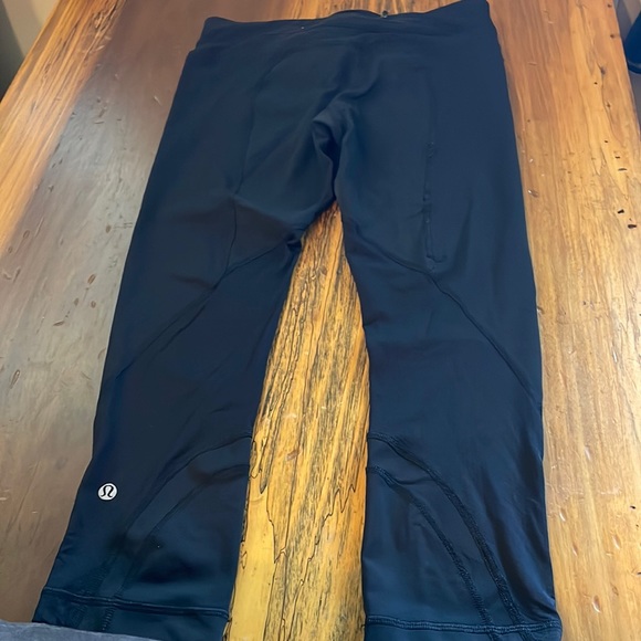 🎉Lululemon Capris All Black Leggings! - Picture 3 of 4